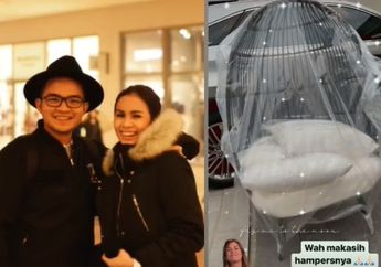 Sanggup Bangun Rumah 5 Lantai Plus Lift dan Salon Pribadi, Momo Geisha dan sang Suami Kirim Hampers 1 Boks Gede Berisi Kursi Taman Super Mewah untuk Handai Tolannya