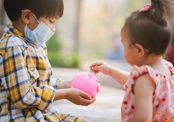 Begini Cara Mudah Ajarkan Anak Menabung dari Uang Lebaran, Bisa Jadi Bekal Mengatur Keuangan hingga Dewasa Nanti loh