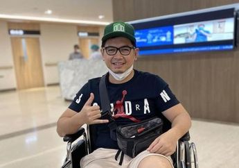 Hampir Sebulan Jalan Pakai Kruk Usai Operasi Lutut, Tommy Kurniawan Kini Mulai Lepas Tongkat Penyangga Kakinya saat Lakukan Fisioterapi : Doain Lancar ya