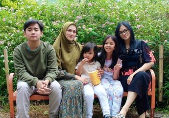 Peluk Haru 4 Buah Hatinya dari 2 Suami Berbeda, Mulan Jameela Pamer Potret Lawas Bareng Darah Dagingnya dan Minta Hal Ini ke Tuhan: Semoga Allah Memberi Banyak Waktu