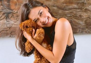 Pakai Baju Super Seksi, Nana Mirdad Tak Gengsi Perlihatkan Stretch Mark dan Selulit di Bagian Tak Terduga: Percayalah Itu Semua Normal!