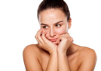 Mustahil Glowing, Stop 5 Kesalahan Ini Saat Pakai Skincare Malam!