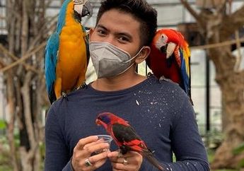 Rizki DA Ungkap Alasan Tidak Pernah Pasang Foto Bertiga dengan Istri dan Anak