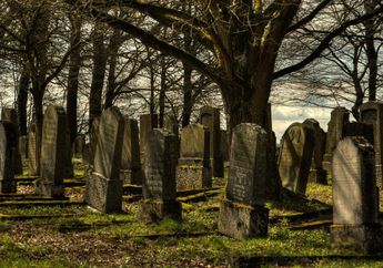 Arti Mimpi Melihat Batu Nisan Bertuliskan Nama Pacar, Ternyata Jadi Pertanda Hal Ini, Simak Penjelasannya!