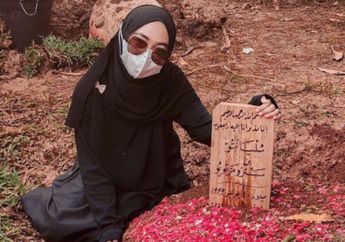 Tak Tahu sang Ayah Berpulang Lantaran Tengah Naik Gunung di Flores, Ria Ricis Ungkap Kecurigaan saat Semua Orang Merahasiakan Kabar Ayahnya yang Meninggal Dunia: Nggak Kaya Biasanya