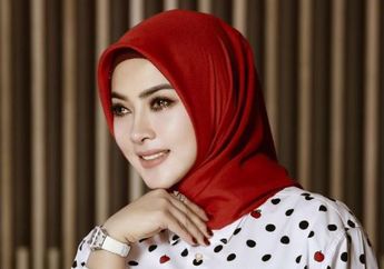 Dandanannya Kini Makin Sederhana Usai Berhijab, Syahrini Santai Tenteng Tas Kulit Buaya Senilai Rp 1,3 Miliar, Tengok Gaya Baru Istri Reino Barack