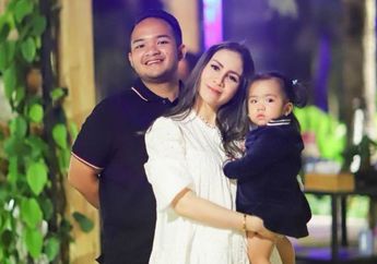 Padahal Miliki Istana Megah 5 Lantai dengan Pemandangan Danau, Suami Momo Geisha yang Jadi Pengusaha Tajir Ini Tak Gengsi Kelimpungan Mainkan Mainan Sederhana Seharga Puluhan Ribu Hanya untuk sang Putri