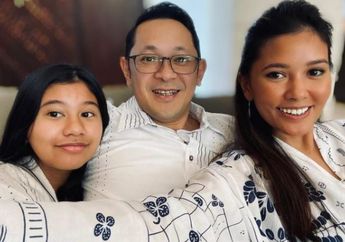 Sosoknya Bak Hilang Ditelan Bumi Usai Dinikahi Konglomerat Pemimpin 17 Perusahaan, Titi Rajo Bintang Gelar Tradisi Tedak Sinten, Gayanya yang Anggun Pakai Konde dan Kebaya Bak Puteri Solo Jadi Sorotan Para Pesohor Dunia Hiburan