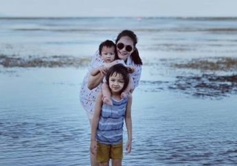 Berjuang Sendirian Gegara Ditinggal Ringgo Agus Rahman yang Sedang Dirawat di Rumah Sakit, Sabai Dieter Morscheck Beberkan Trik Jitu saat Bujuk Dua Putranya Agar Mau Berjemur