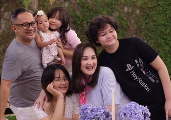 Layaknya Tinggal di Dalam Gerbong, Desain Rumah Artis Mona Ratuliu dan Indra Brasco Bikin Salfok Karena Bentuknya yang Memanjang