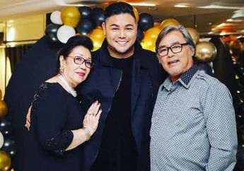 Anak Laki-lakinya Kelewat Tajir Sampai Dijuluki Super Mega Bintang, Tengok Penampakan Rumah Ibunda Ivan Gunawan yang Luasnya Bukan Kaleng-kaleng, Bergaya Antik dan Asri !