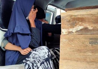 Seorang Pria di Maros Tewas Dibunuh Lalu Dibakar di Pinggir Jalan, Keluarga Menangis di Samping Peti Jenazah Menuntut Keadilan: Kita Mau Nyawa Balas Nyawa