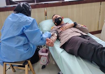 Suasana Donor Darah Sambut Hari Bhayangkara ke-75 di Polres Enrekang
