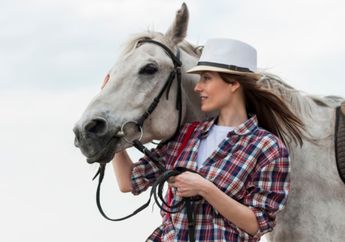 Beda Warna dan Makna, Arti Mimpi Menunggang Kuda Putih Rupanya Tak Semenakutkan Seperti Kuda Hitam, Simak Penjelasan Lengkapnya!