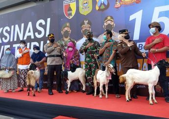 Ikut Vaksinasi Covid-19 di Trenggalek, Masyarakat Bisa Dapatkan Puluhan Ayam Hingga Kambing