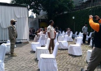 Tak Indahkan Aturan Protokol Kesehatan, Keluarga dan Puluhan Tamu Pernikahan di Mampang Terpaksa Dibubarkan Usai Didatangi Satgas Covid-19