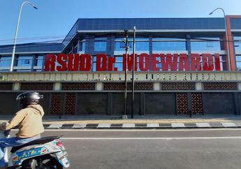 Viral Video Antrean Pasien Menumpuk sampai Halaman Rumah Sakit, Direktur RSUD Dr. Moewardi Solo Akui 90 Persen Bangsal Isolasi Covid-19 Sudah Terpakai: Kita Sediakan Tenda