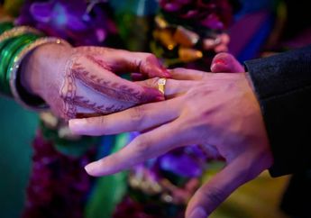 VIRAL! Bocil 9 Tahun Nekat Nikahi Ibu 5 Anak Berusia 62 Tahun, Tetangga Sampai Keheranan Lihat Resepsi Pernikahan Aneh hingga Terungkap Fakta Ini