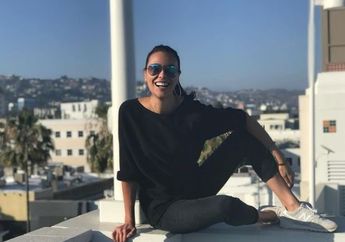 Padahal Pamornya Mentereng Selama Puluhan Tahun Berkiprah di Dunia Hiburan, Sophia Latjuba Ternyata Belum Bisa Mengendarai Motor Meski Usianya Sudah Injak Kepala 5, sang Artis sampai Panen Peringatan dari Netizen saat Belajar Berkendara