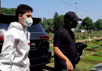 Tangisnya Pecah saat Pemakaman Jane Shalimar, Kondisi Muhammad Zarno Diungkap Sahabat Mendiang