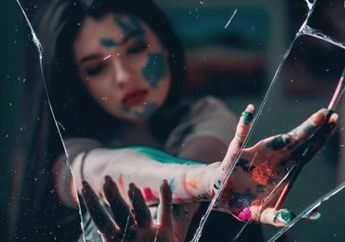 Seram! Inilah 4 Arti Mimpi Tentang Kaca, Mulai dari Menginjak hingga Sengaja Memakan Pecahan Kacanya