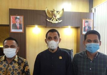 Aksi Congkel Televisi Layar Datar oleh Anggota Wakil Rakyat di Ruangan Fraksi Terekam CCTV, Ketua DPRD Buru: Seperti Preman