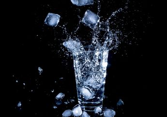 Nyesel Baru Tahu, Kebiasaan Mengunyah Es Batu Bisa Timbulkan Dampak Mengerikan ini, Ilmuwan Sudah Peringatkan