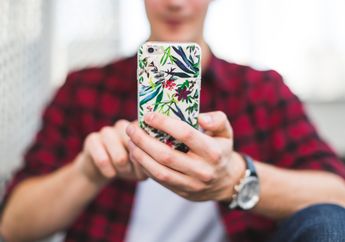 Jangan Lagi Bawa Handphone ke Kamar Mandi, Ini 5 Risikonya