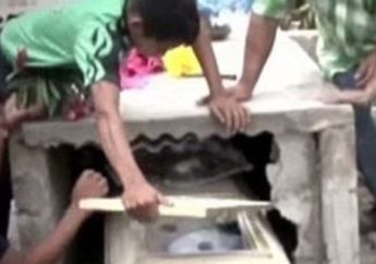 Dengar Teriakan Minta Tolong Dari Dalam Makam, Pria Ini Langsung Bongkar Kuburan Sang Istri hingga Dapati Fakta Mengejutkan Ini