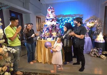 Banjir Hadiah Mewah dari Lingerie sampai Cincin, Aurel Hermansyah Girang Buka Kado dari Para Anak Buah, Atta Halilintar Auto Nyindir