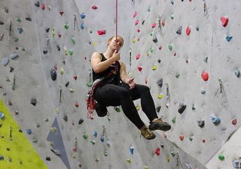 Arti Mimpi Memanjat Tembok Berkaitan dengan Halang Rintang hingga Kesuksesan, Simak Tafsir Lengkapnya!