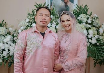 Mantan Suaminya Makin Makmur dengan Penghasilan Rp 6,8 Miliar, Kalina Ocktaranny Malah Pamer Kesederhanaan Nikmati Nasi Bungkus Bareng Vicky Prasetyo: Yang Penting Sama Suami di Mobil 