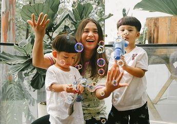 Pernah Mastitis Karena ASI Booster, Putri Titian: &nbsp;Kalau Sudah Cukup ASI Lebih Baik Stop, Sebenarnya Seberapa Penting Obat Pelancar ASI?