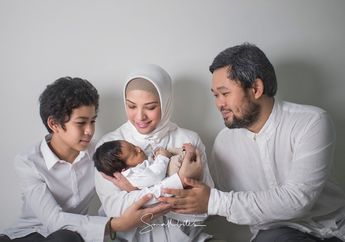 Melahirkan Putra Kedua di Usia 40 Tahun, Inilah Arti Nama Anak Rachel Maryam yang Terselip Kata Mata dan Air 