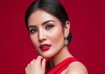 Gak Pede Pakai Baju Warna Kuning? Intip OOTD Nindy Ayunda yang Terlihat Cerah dalam Balutan Outfit Serba Kuning