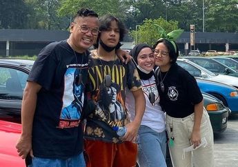 Pantas Saja Jadi Spot Favorit Foto OOTD, Ini Area Kolam Renang Rumah Artis Uya Kuya yang Keren dengan Nuansa Minimalis Modern