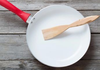 Tolong Jangan Asal-asalan Lagi, Begini Cara Membersihkan Wajan Keramik yang Tepat, Dijamin Tahan Lama!