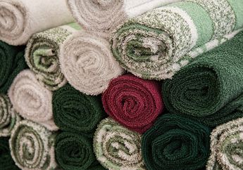 Ternyata Selama Ini Salah! Begini Cara Mencuci Handuk Supaya Tetap Lembut dan Nggak Bau Apek
