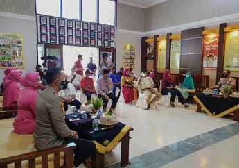 Khitanan Massal dan Bakti Sosial Peringati Hari Kemerdekaan RI ke-76