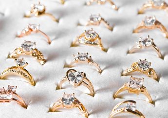 Nggak Usah Keluarin Duit Banyak, Ternyata Membersihkan Emas Supaya Tetap Berkilau Bisa Menggunakan Bahan Rumahan Ini Lho!