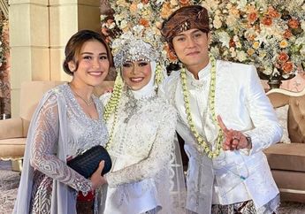 Tampil Menawan saat Hadiri Akad Nikah Lesti Kejora dan Rizky Billar, Kebaya yang Dikenakan Ayu Ting Ting Ini Rupanya Dibuat Hanya dalam Waktu Singkat