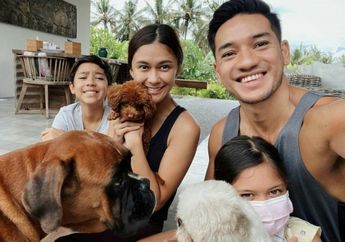 Estetik Abis! Penampakkan Ruang Tengah di Rumah Nana Mirdad dan Andrew White yang Bertema Monokrom nan Mewah ini Jadi Tempat Promosi