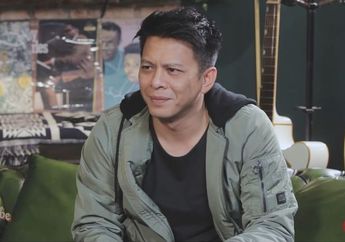 Sudah Mojok Gelap-Gelapan Masih Saja Kena Paparazzi! Keberadaan Ariel Noah Bersama Sosok Berambut Pirang Ini Jadi Sorotan, Siapa nih?