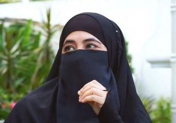 Betah Menjanda 9 Tahun Pasca Ditinggal Uje, Umi Pipik Mendadak Curhat Panjang Perihal Ujian Hidup: Sebaik-baiknya Perhiasan Dunia...