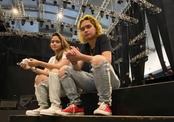 Duduk Bersanding dengan sang Kekasih di Depan Piano, Tissa Biani Ungkap Momen Terbaiknya Sepanjang 2021 hingga Singgung Soal Sensasi, Apa Itu?