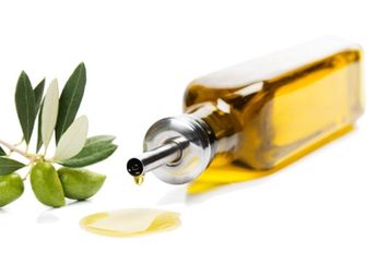 Jangan Asal Dipel, Begini Cara Bersihkan Minyak yang Tumpah di Lantai, Pakai Tepung Maizena