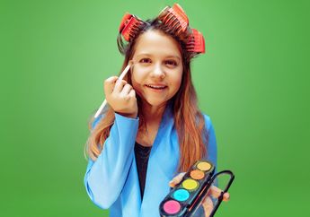 Si Anak Remaja Sudah Mulai Genit dan Suka Dandan, Orangtua Jangan Lupa Perhatikan 5 Hal Penting Ini untuk Mendukungnya