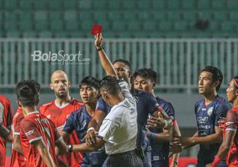 Pekan Kedua Liga 1 2021/22, Sudah Dua Pemain Diusir Wasit karena Tekel Tinggi