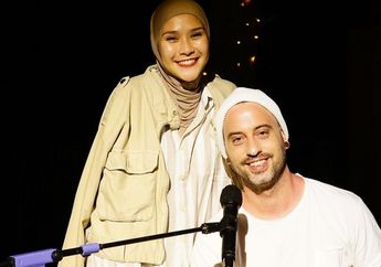 Kegirangan Sampai Mau Pingsan karena Sang Suami Datangkan Idola di Hari Ulang Tahunnya, Inilah Keseruan Dave Mofatt yang Sambangi Rumah Artis Zaskia Adya Mecca dan Hanung Bramantyo di Yogyakarta