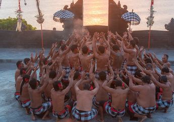 Tari Kecak Diperagakan oleh Puluhan Penari, Apa Maknanya?
